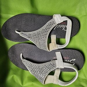 Stylish White Sandals with Rhinestone Detailing